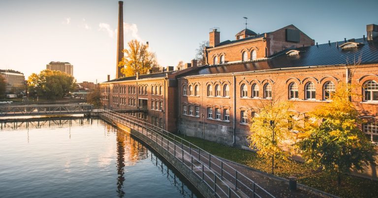 Visit_Tampere_Frenckell_end_of_autumn_sunrise_Laura_Vanzo-2